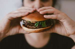 Τι Είναι η Συναισθηματική Διατροφή;