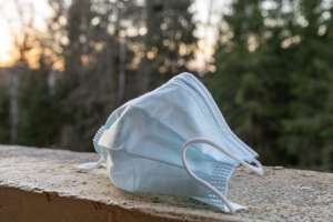 Επιστήμονες στην Κίνα έφτιαξαν μια μάσκα που μπορεί να ανιχνεύσει στον αέρα κοινούς αναπνευστικούς ιούς, όπως τον (SARS-CoV-2) και της γρίπης (H5N1 και Η1Ν1).