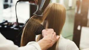 Τα Προϊόντα για το Ίσιωμα των Μαλλιών Σχετίζονται με Αυξημένο Κίνδυνο Καρκίνου της Μήτρας