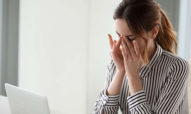 Σημάδια ότι Κουράζετε τα Μάτια σας