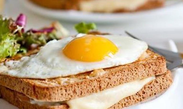 Δοκιμάστε αυγά, ελληνικό γιαούρτι, άπαχο κρέας ή τυρί κότατζ.