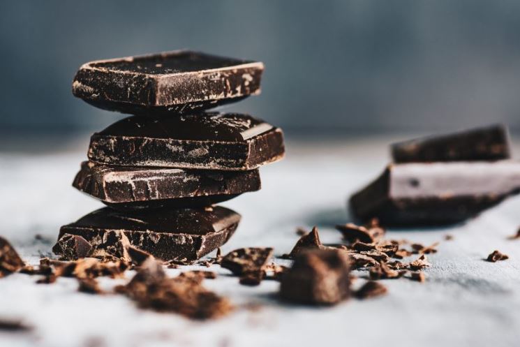 Η κατανάλωση μαύρης σοκολάτας είναι ιδανική για τις λιγούρες όταν θέλετε κάτι γλυκό.