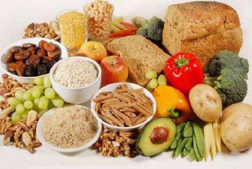 Μελέτες δείχνουν ότι οι άνθρωποι που καταναλώνουν μια πιο φυτική διατροφή έχουν χαμηλότερο κίνδυνο για όλες τις χρόνιες ασθένειες.
