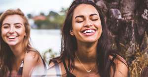 O εγκέφαλος ερμηνεύει το γέλιο σαν μια κατάσταση καλής διάθεσης. Όταν γελάμε λειτουργεί ευεργετικά για τον οργανισμό τόσο σωματικά όσο και συναισθηματικά