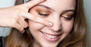 Είναι γνωστό πως ξεκούραση και ύπνος ανανεώνουν. Διαβάστε το τελετουργικό ομορφιάς πριν τον ύπνο ώστε να διατηρείτε το δέρμα σας ξεκούραστο και λαμπερό