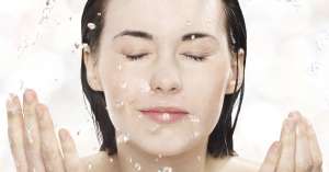 Είναι γνωστό πως ξεκούραση και ύπνος ανανεώνουν. Διαβάστε το τελετουργικό ομορφιάς πριν τον ύπνο ώστε να διατηρείτε το δέρμα σας ξεκούραστο και λαμπερό