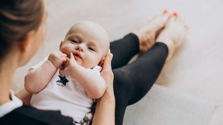 Baby yoga: Γιατί και πότε να την προτιμήσεις για το μωρό σου