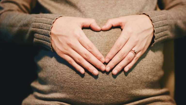 Πρώτα συμπτώματα εγκυμοσύνης: Ποια είναι και πως να τα αναγνωρίσεις