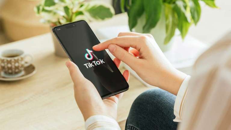 TikTok: Προκαλεί «brain rot» η συνεχής κύλιση;