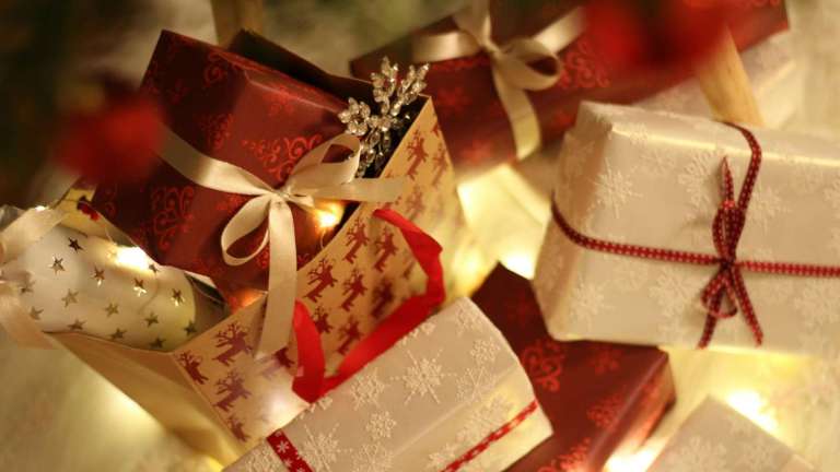 Πώς να ξεφορτωθείτε ανεπιθύμητα χριστουγεννιάτικα δώρα – χωρίς να το μάθει κανείς