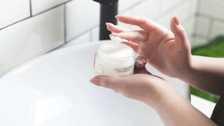 Skincare: Ο σωστός τρόπος layering των συνθέσεων