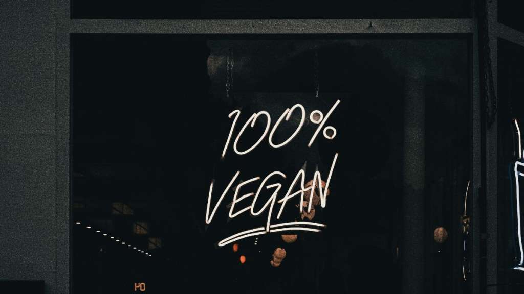 Vegan, vegetarian ή κρεατοφαγική: Με ποια διατροφή θα φτάσεις τα 100