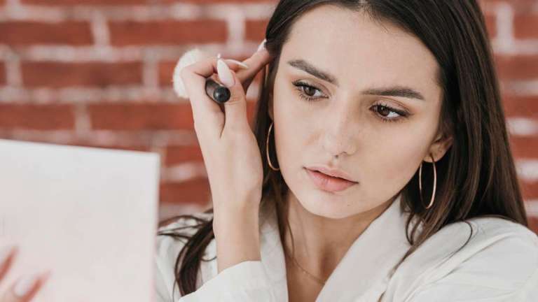 No-makeup makeup look: Πώς θα το πετύχετε σε 5 βήματα