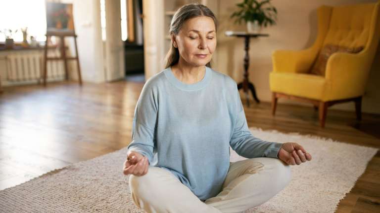 Yoga και ακράτεια ούρων: Πώς μειώνει τα επεισόδια στις γυναίκες μεγαλύτερης ηλικίας