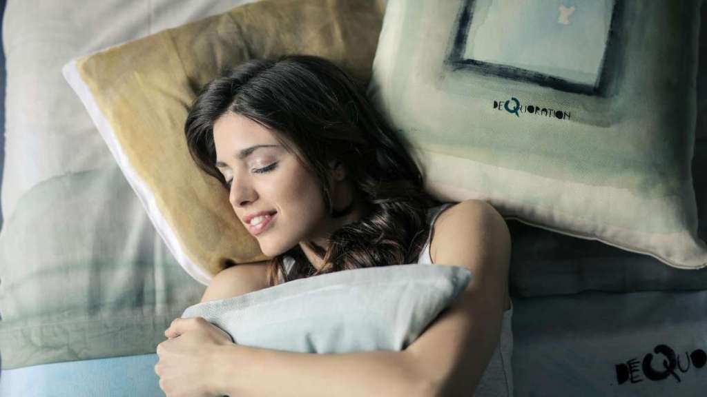 Πώς οι εποχές επηρεάζουν τον ύπνο μας