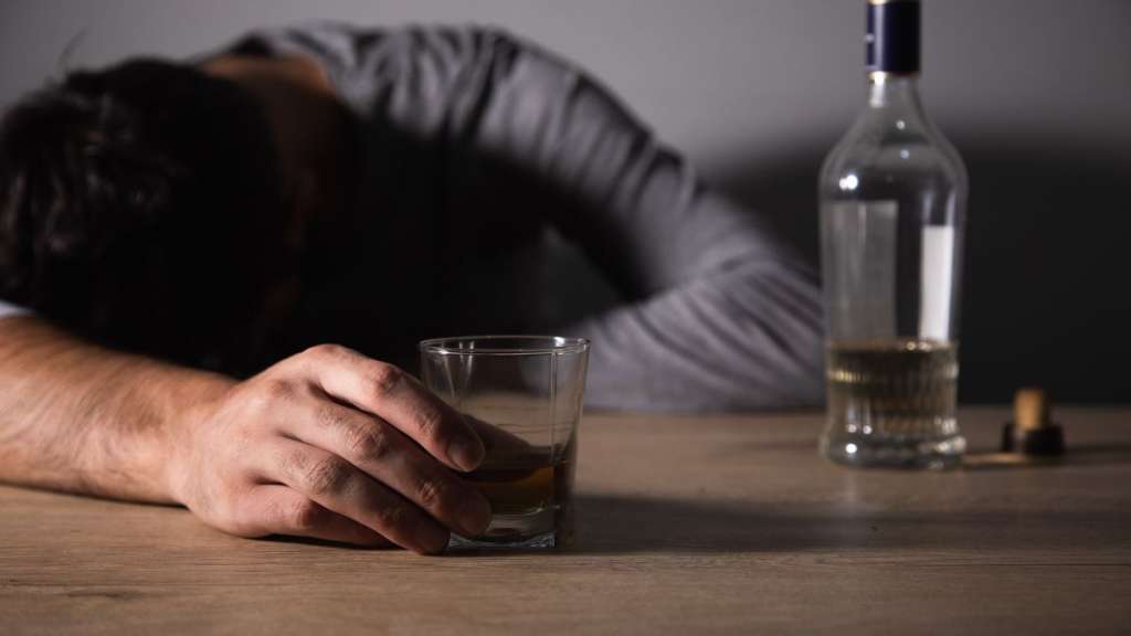 Εξάρτηση από αλκοόλ: Θεραπείες και πρόληψη υποτροπών