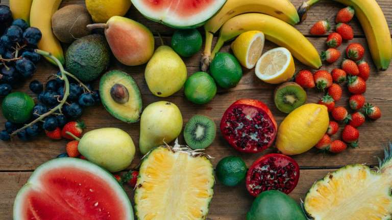Smoothies, χυμοί ή ολόκληρα φρούτα: Ποια είναι η πιο υγιεινή επιλογή;