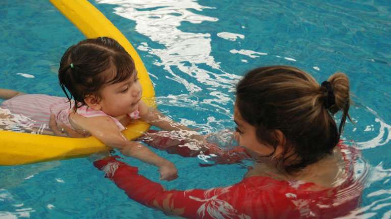 Βρεφική Κολύμβηση: Όσα πρέπει να γνωρίζουν οι νέοι γονείς