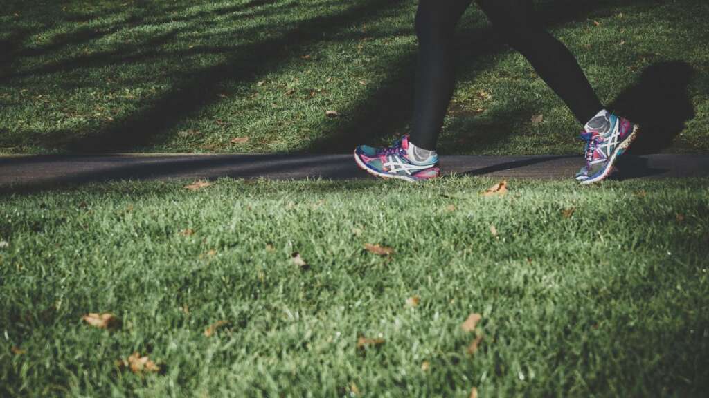 Tai chi walking: Το περπάτημα που γίνεται στο σπίτι και κάνει “δουλειά”
