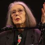 Anne Carson: Η 76χρονη νομπελίστρια που απέδειξε ότι η δημιουργικότητα δεν έχει ηλικία